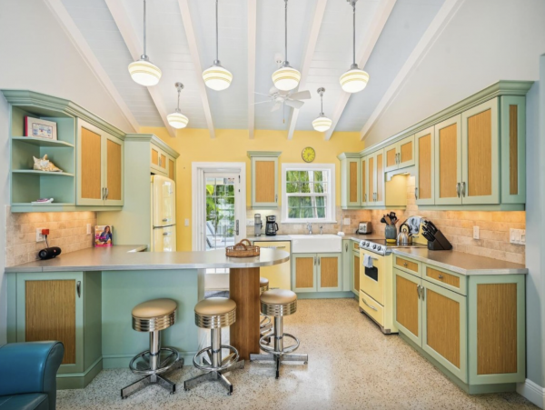 Holmes Beach One Bedroom Vacation Cottage With Private Pool